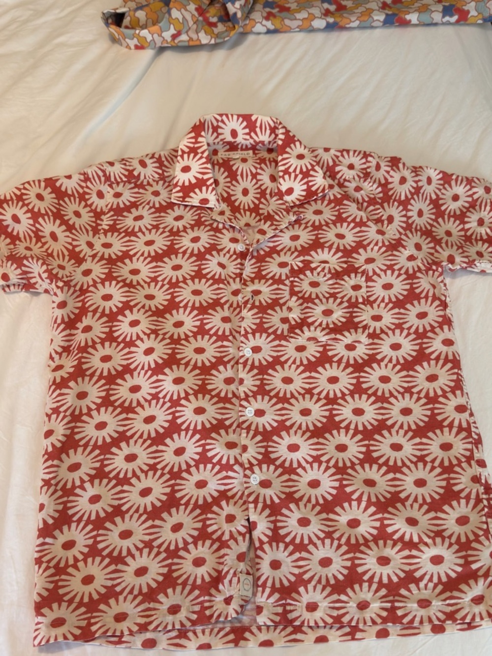 Men's Red Daisy-Print Short Sleeve Button-Down Shirt